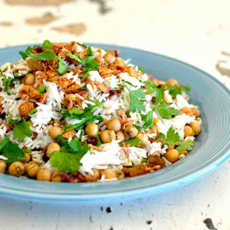 Middle Eastern Chickpea Pilaf - delicately fragrant, and only requiring 5 minutes prep, so darn tasty!