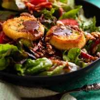 Close up photo of Warm French Goat's Cheese Salad (Salade de Chêvre Chaud) ready to be eaten