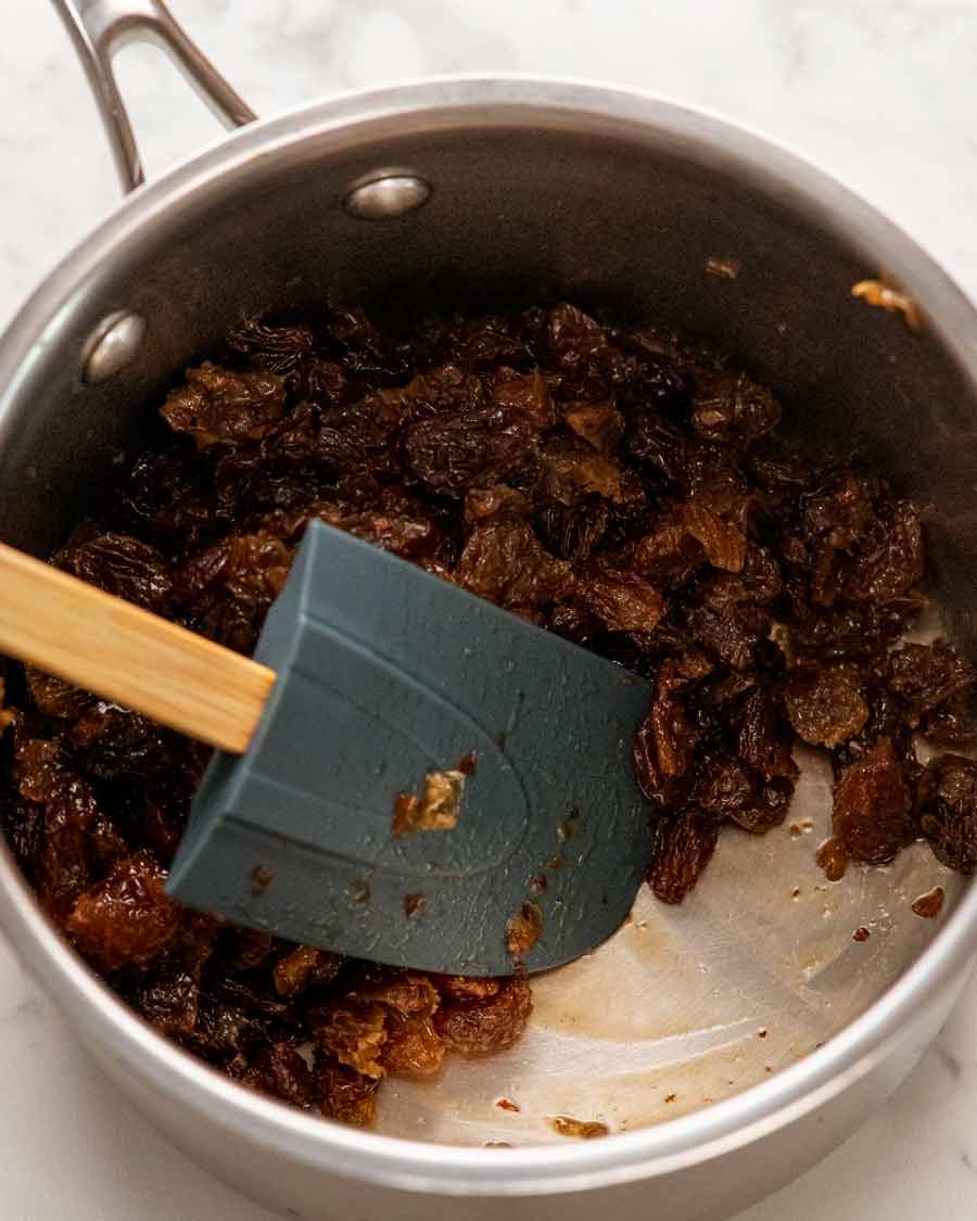 Soaking rum for Rum raisin ice cream