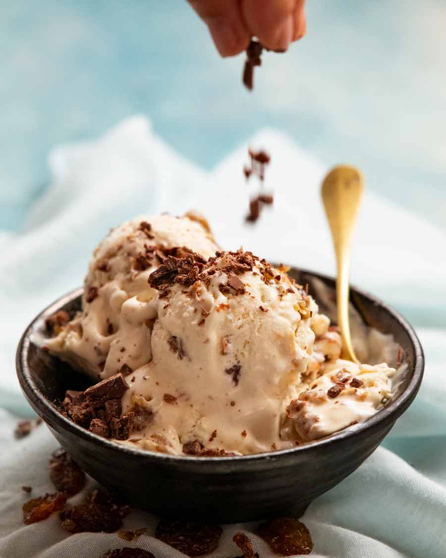 Sprinkling chocolate o Rum raisin ice cream